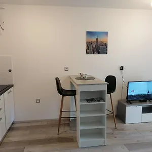 https://apartman-ester.in-istria.net