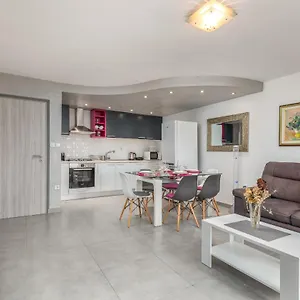 https://sweet-apartment-tony.in-istria.net